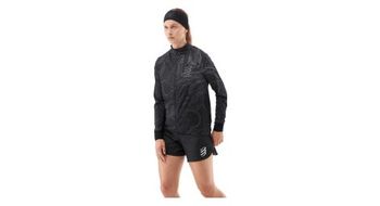 Chaqueta cortavientos compressport hurricane black para mujer