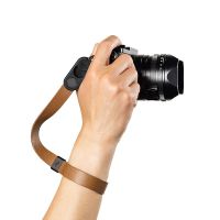 peak design dragonne cuff en cuir marron - lrs-wr-bn-1