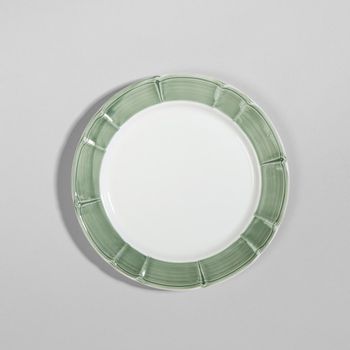 Plato de postre de loza blanca con borde verde salvia