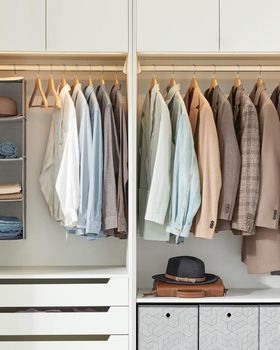 10 perchas antideslizantes de madera maciza amarillo y beige