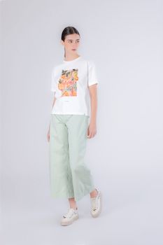 camiseta con estampado y eslogan 