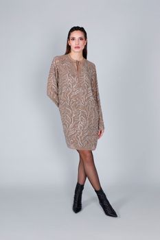 vestido con bordado de pedrería multibeige