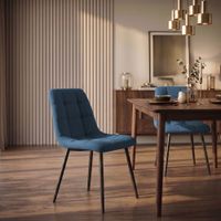 silla con patas de metal y asiento en tela azul