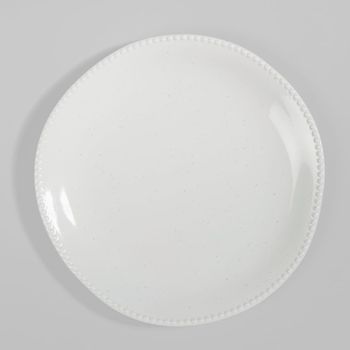 Plato llano de cerámica blanca con borde de perlas