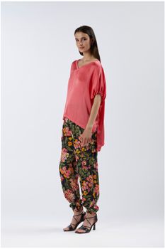 blusa amplia con escote de 