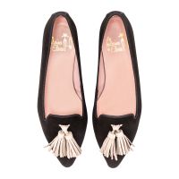 slipper punta ante negro borlas ante beige claro - modelo dubai