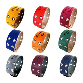 Pulsera de cuero auténtico con grabado láser en el exterior