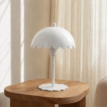 Lámpara de mesa de metal blanco