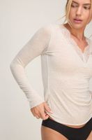 hunkemoller camiseta super suave con cuello en v de encaje y cashmere gris