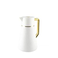 cafetera blanca con asa dorada 1l