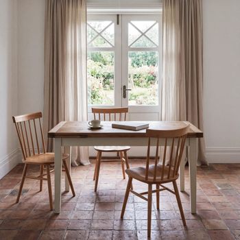 Mesa de comedor extensible de pino reciclado de 160 a 240 cm