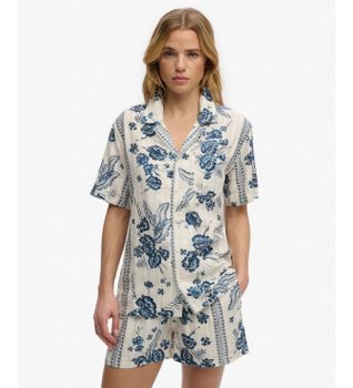 Superdry para mujer. W4010586A Camisa Beach Printed blanco roto (M), Casual, Algodón, Manga corta
