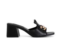 zapatilla de piel con accesorio black