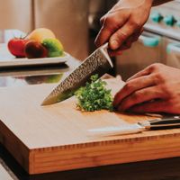cuchillo de chef 20 cm con proteccion  negro
