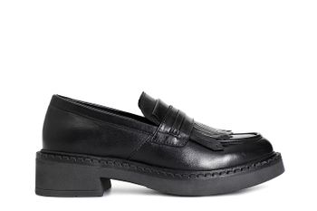 mocasín mujer de piel con flecos. black