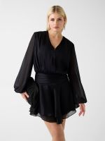 vestido escote en v con volantes