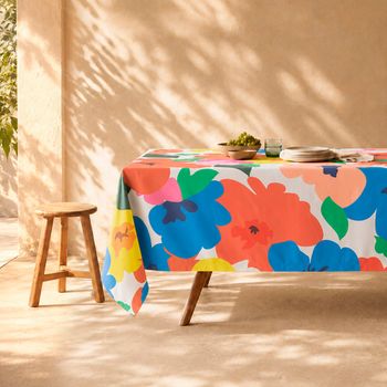 Bloom play Mantel