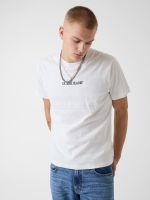 camiseta con logo impreso