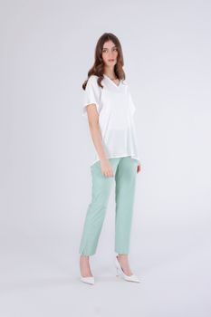 blusa kimono de manga corta con ribete de satén white
