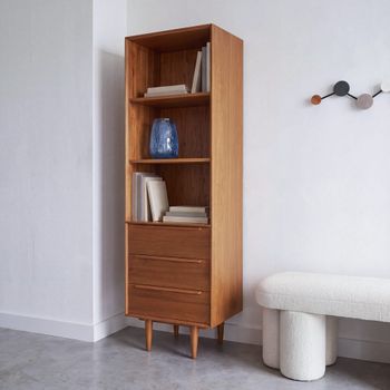 Librería de roble macizo y chapa de roble de 55 cm