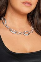 collar plateado con eslabones gruesos