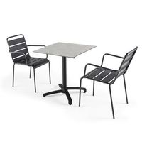 mesa de conjunto laminado de hormigon gris claro y 2 sillones grises opera - oviala