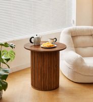 mesa auxiliar escandinava en madera