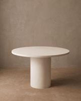 mesa de comedor redonda de microcemento en tono blanco roto 100x75cm