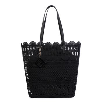 bolso shopping de encaje con charm black