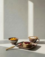 plato de ceramica en marron y gris 21x21x43 cm