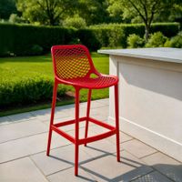 taburete para exterior con resplado en plastico rojo