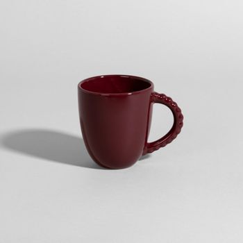 Taza de cerámica berenjena con asa de perlas