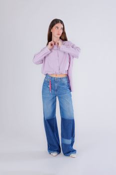 camisa de rayas asimétricas con cordón en la parte inferior. lavender stripe l