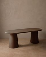 mesa de comedor ovalada de microcemento tono marron 180x75cm