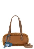 bolso baul efecto borrego con acabados efecto piel y charm de color decorativo brown