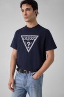 camiseta con logo de triangulo