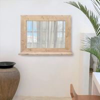 espejo de pared de madera maciza con balda en tonos claros 68x58cm