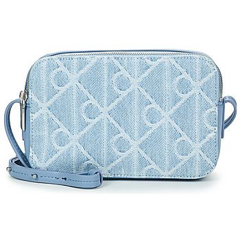 Calvin Klein Jeans Bandolera EMBLEM AOP DENIM CAMERA BAG para mujer