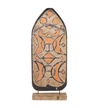 Figura escudo de madera marrón