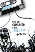 con un cassette y un boli bic
