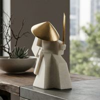 samurai de resina beige y dorada 14x9x245 cm