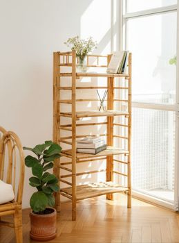Librería en madera de bambú