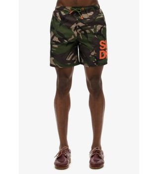 Superdry para hombre. M3010247A Bañador de 43,2 cm con logotipo Sportswear verde (M), Camuflaje, Beachwear, Poliéster Reciclado, Sostenible