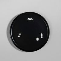 plato de postre de gres negro con motivos