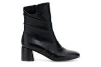 botines de corte asimetrico black