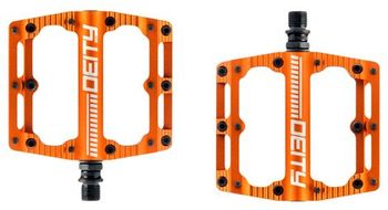 Pedales planos deity black kat naranja