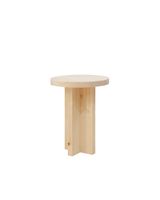 taburete de madera maciza en tono natural de 35x45cm