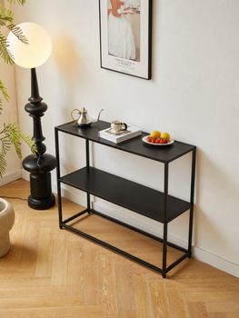 Consola estilo industrial en acero negro