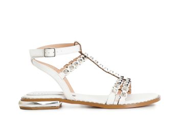 sandalias con tachuelas talladas white