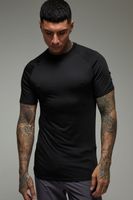 camiseta tall man active ligera de ranglan ajustada al musculo con estampado essentials negro